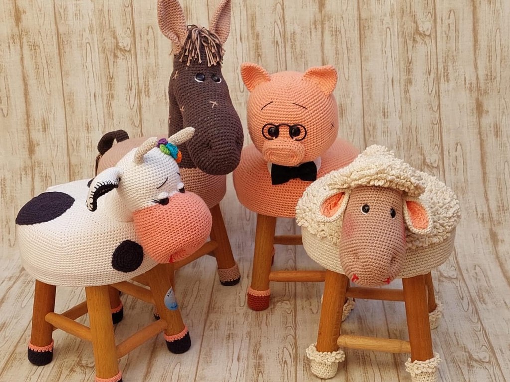 Coleção Fazendinha: banquinhos de crochê vaca, burrinho, porquinho e ovelha